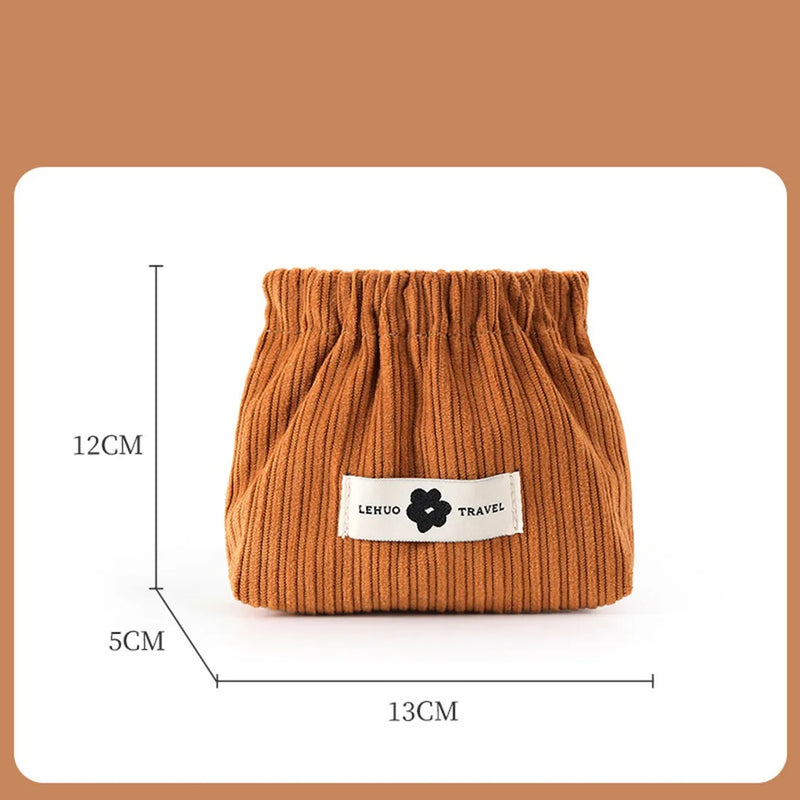 saco organizador, organizador portátil, armazenamento de utensílios, organizador multifuncional, design compacto, tecido premium, veludo cotelê, acessórios organizados, bolso elástico, viagem, praticidade, durável, resistente, presente ideal, organização diária, compacto, elegante, estilo moderno, alta qualidade, versátil, leve, acessível, fácil de carregar, necessaire, presente sofisticado, acessório funcional, organização eficiente, fácil transporte, armazenamento seguro, toque de luxo.