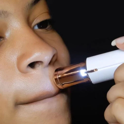depilador, facial, portátil, sem dor, depilação indolor, pele lisa, beleza, remoção de pelos, bivolt, carregamento USB, compacto, hipoalergênico, rosto, corpo, depilador feminino, prática, discreta, depilador elétrico, depilação rápida, depilação segura, depilação portátil, depilador portátil, caneta depiladora, depilação sem dor, pele sensível, depilador bivolt, beleza feminina, higiene pessoal, depilação facial, depilação corporal, produto original, seguro, discreto, leve, eficiente